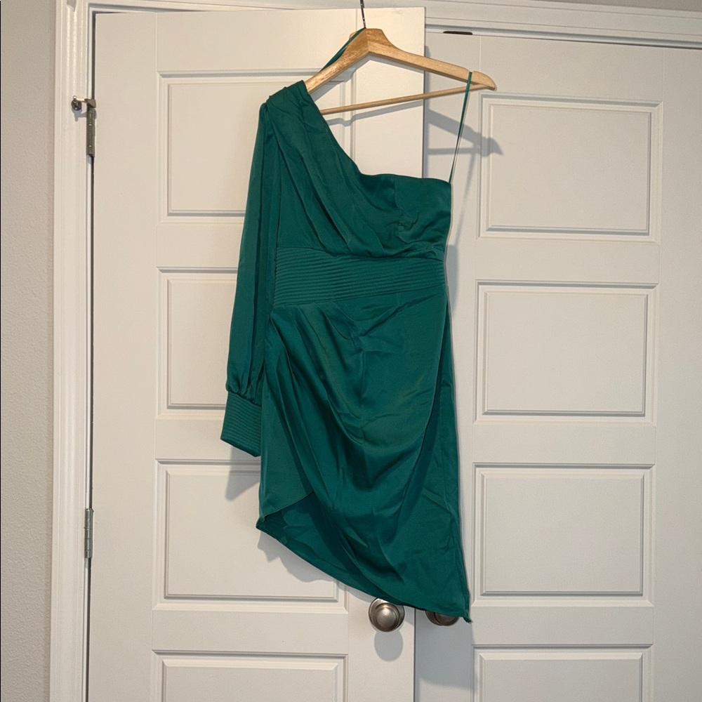 NWT DO+BE The Amelia green asymmetrical length one sleeve dress size small